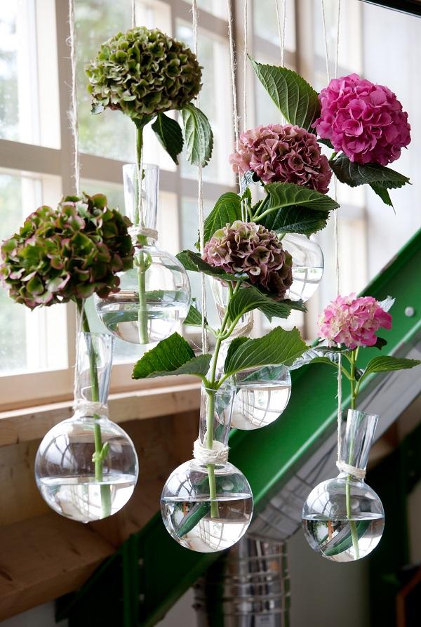 Creative Hydrangea flower displays on funnyhowflowersdothat.co.uk