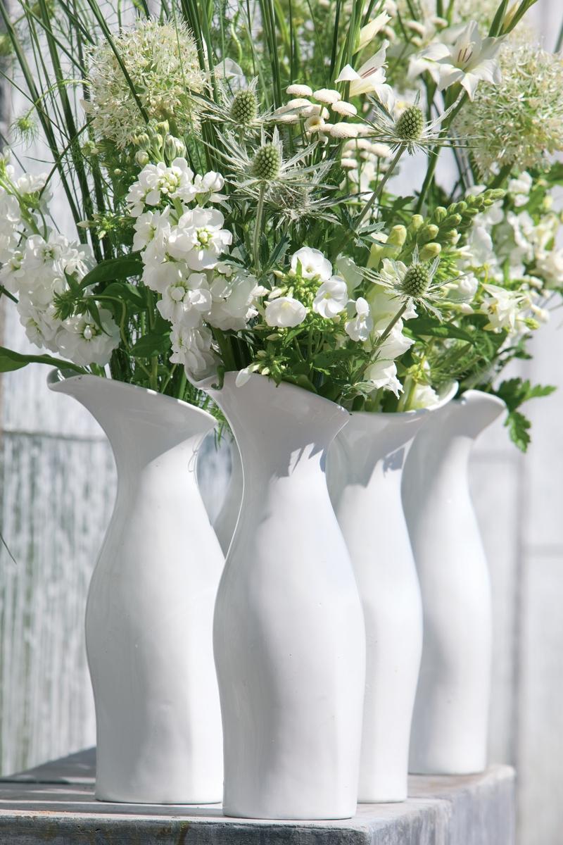 Flower arranging tips for tall vases on funnyhowflowersdothat.co.uk