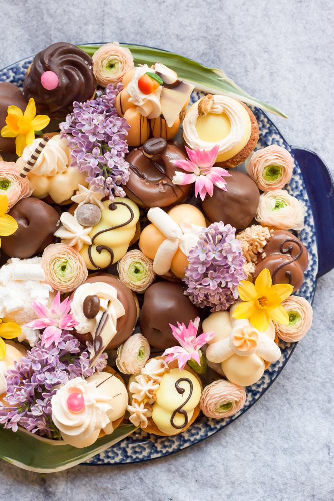 Urban petit fours with carnations, syringa and narcissus funnyhowflowersdothat.co.uk
