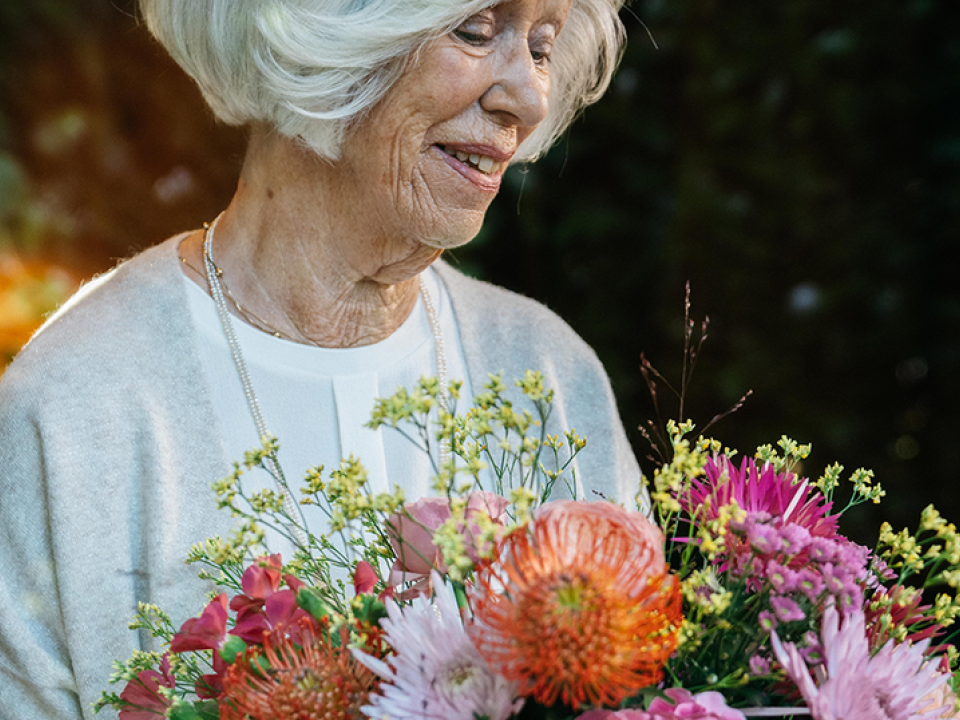 Flowers give the elderly a boost | funnyhowflowersdothat.co.uk