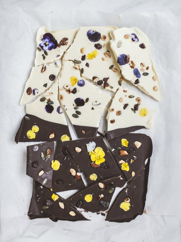 Recipe: Chocolate slabs with pansies Funnyhowflowersdothat.co.uk