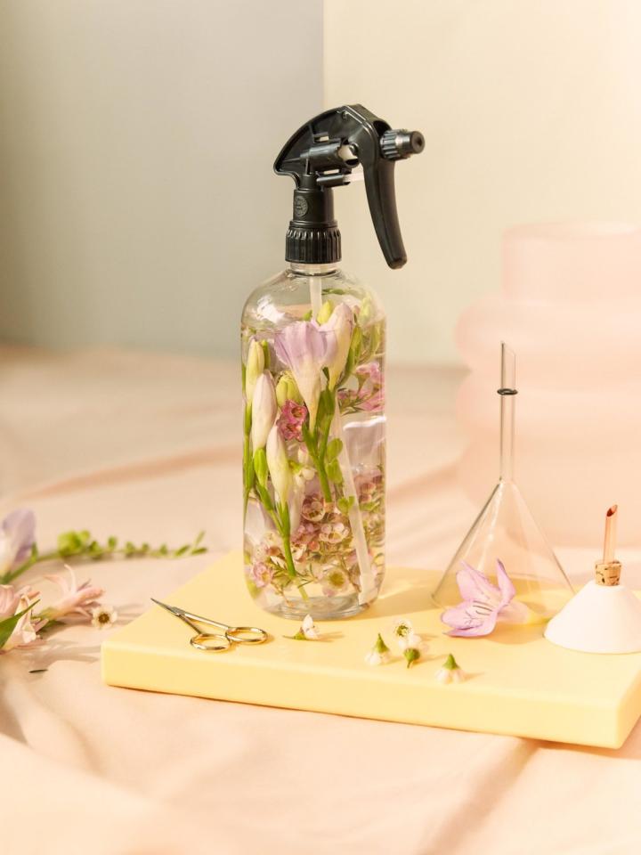 DIY: Room spray with the scent of spring flowers Funnyhowflowersdothat.co.uk