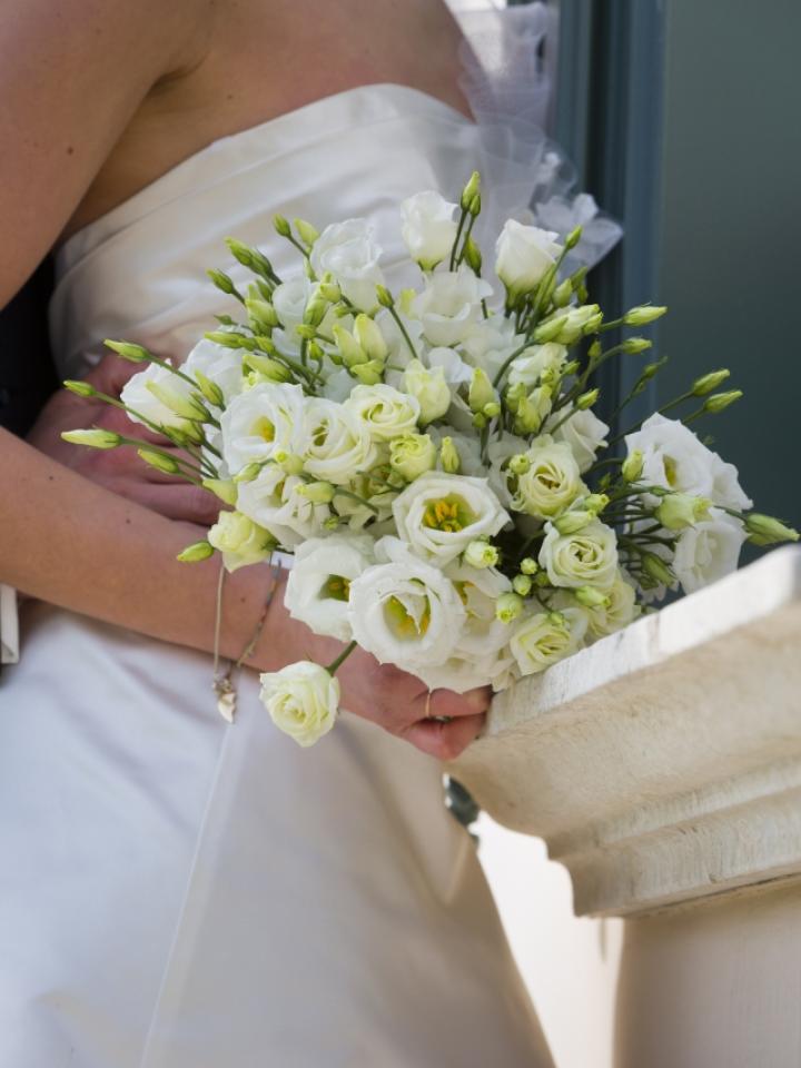Lisianthus at your wedding | Funny How Flowers Do That