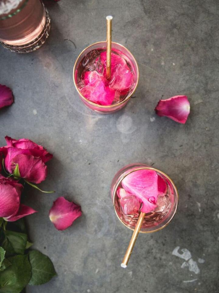 Rozenpunch_mooiwatbloemendoen_04 DIY: romantische rozenpunch