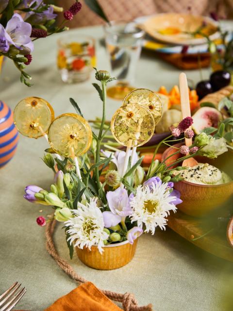 zonnige bloemenlollies Mooiwatbloemendoen.nl