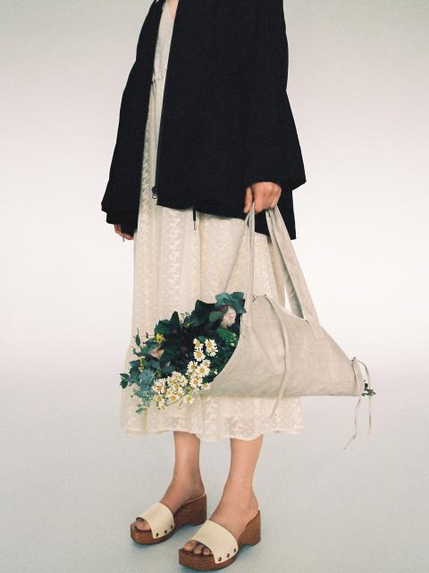 Must-have: carry-on bouquet bag | Funnyhowflowersdothat.co.uk