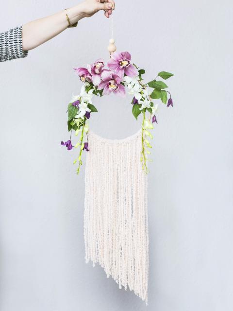 DIY: dreamcatcher with Cymbidium orchids Funnyhowflowersdothat.co.uk